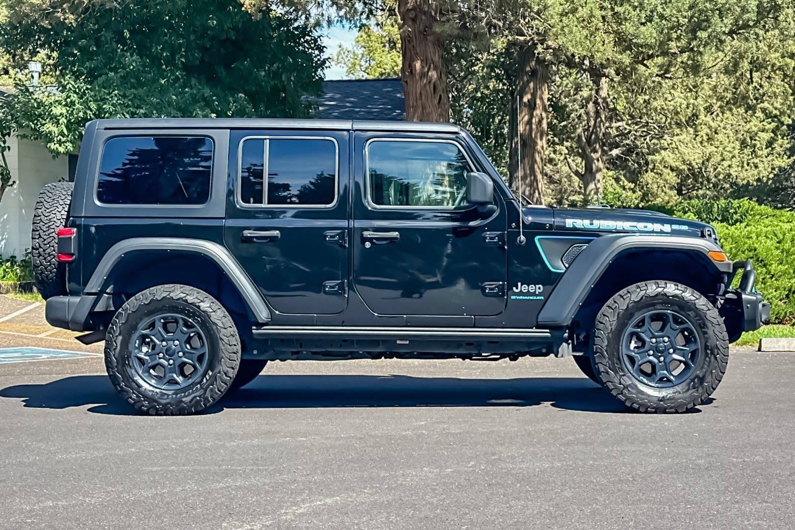 Used 2023 Jeep Wrangler Unlimited Rubicon 4xe AWD/4WD image 3