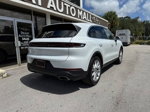 Used 2024 Porsche Cayenne AWD/4WD image 7