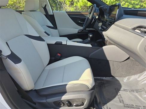 New 2025 Lexus ES 350 w/ Premium Package image 10