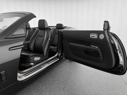 Used 2016 Rolls-Royce Dawn image 13