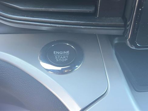 Used 2022 Ford Explorer XLT image 29