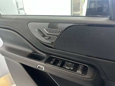 Certified 2025 Lincoln Aviator AWD w/ Jet Appearance Package image 29