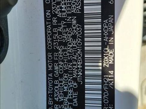 Used 2021 Toyota C-HR LE image 22