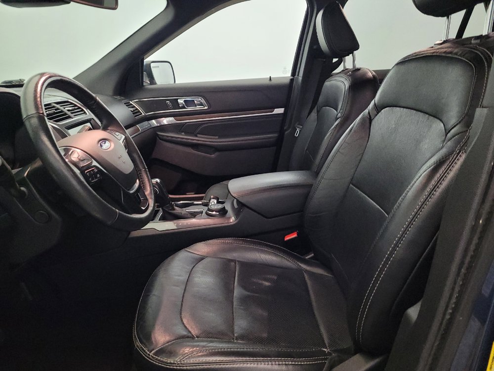 Used 2018 Ford Explorer Limited w/ Equipment Group 301A AWD/4WD image 17