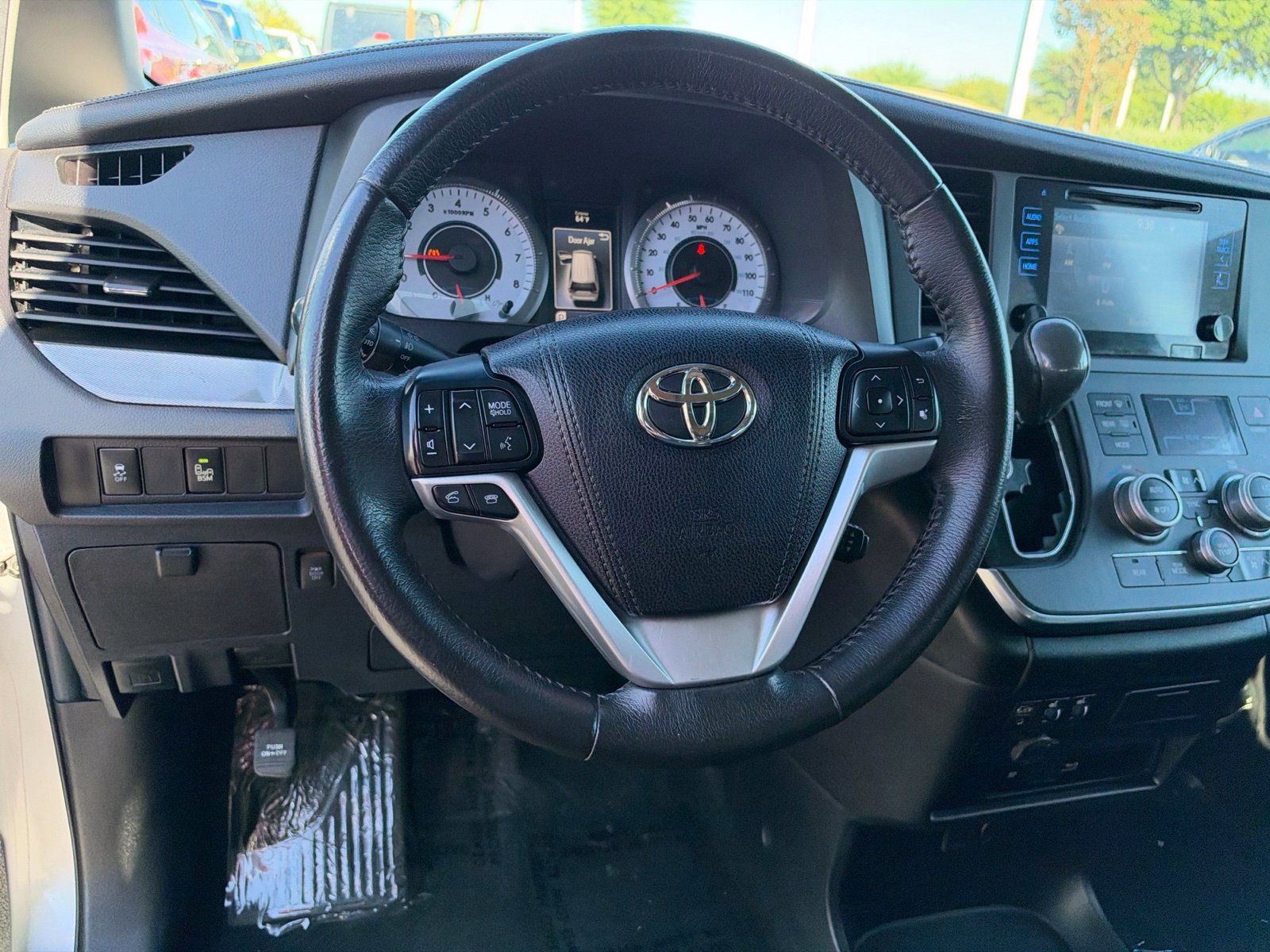 Used 2017 Toyota Sienna SE Premium FWD image 16