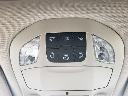 Used 2024 Chrysler Pacifica Limited FWD image 25