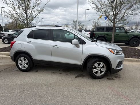 Used 2020 Chevrolet Trax LT w/ LT Convenience Package FWD image 4
