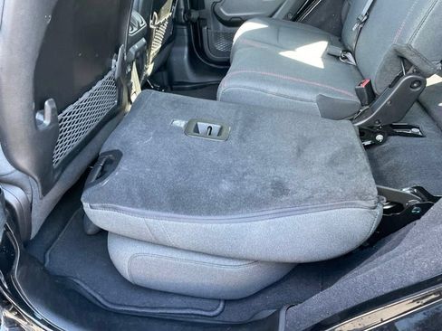 Used 2025 Jeep Wrangler Unlimited Rubicon AWD/4WD image 32