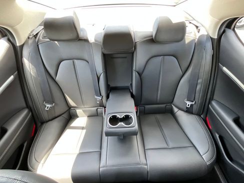 Used 2025 Genesis G70 2.5T image 18