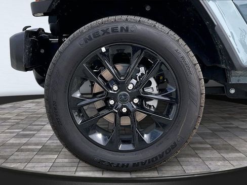 Certified 2025 Jeep Wrangler Unlimited Sahara w/ Safety Group image 32