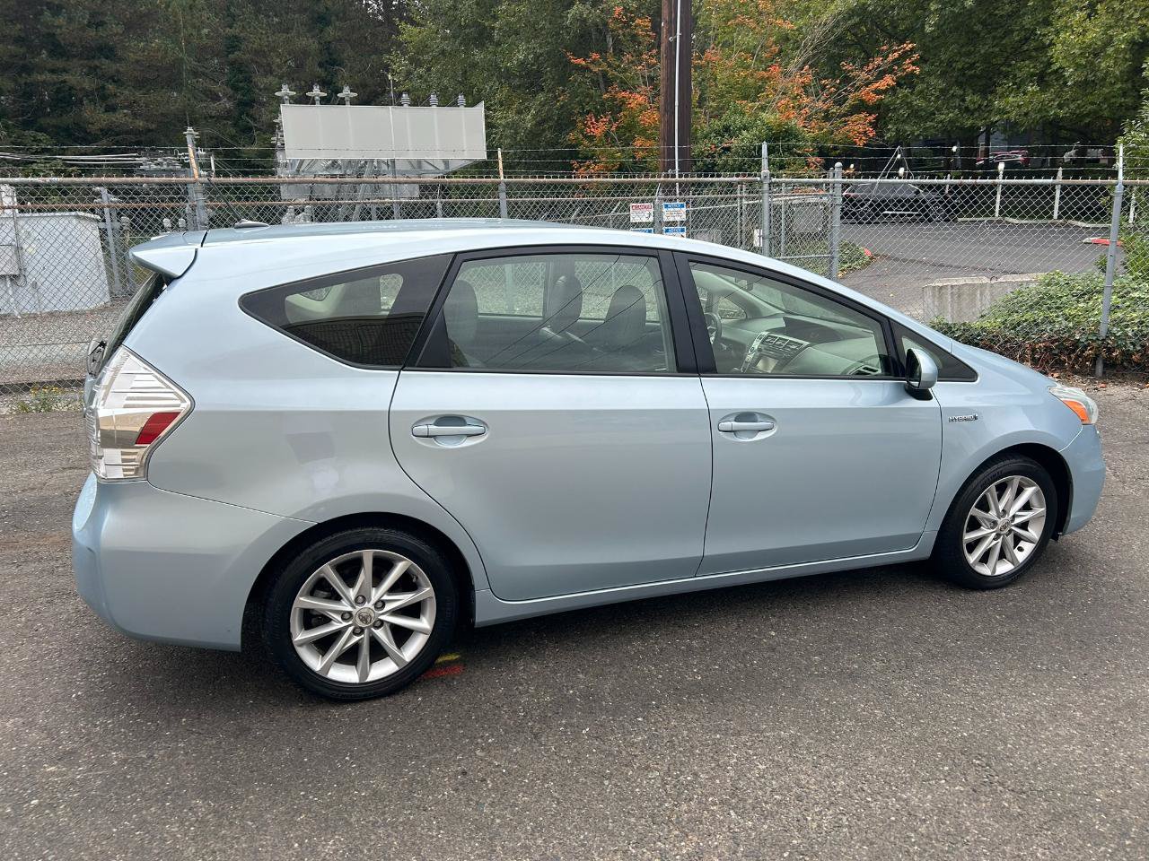 Used 2012 Toyota Prius V Five FWD image 4