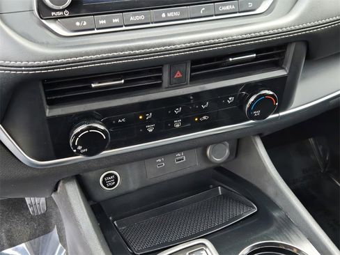 Used 2023 Nissan Rogue S image 22