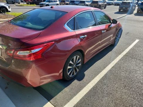 Used 2017 Nissan Altima 2.5 SL w/ 2.5 Technology Package FWD image 4