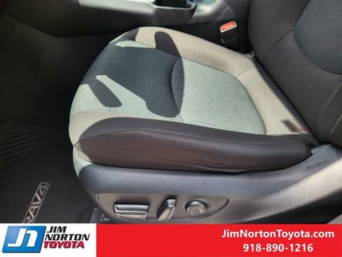 Used 2024 Toyota RAV4 XLE FWD image 24