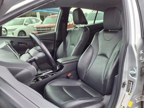 Used 2022 Toyota Prius XLE image 4