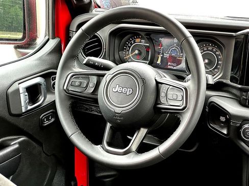 Used 2025 Jeep Wrangler Unlimited Rubicon AWD/4WD image 30