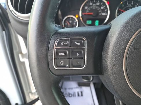 Used 2016 Jeep Wrangler Sahara w/ Connectivity Group image 14