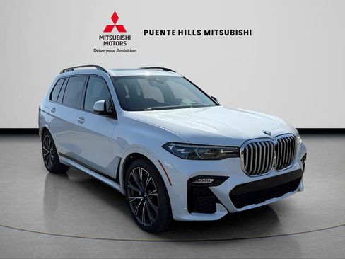 Used 2022 BMW X7 xDrive40i w/ M Sport Package image 3