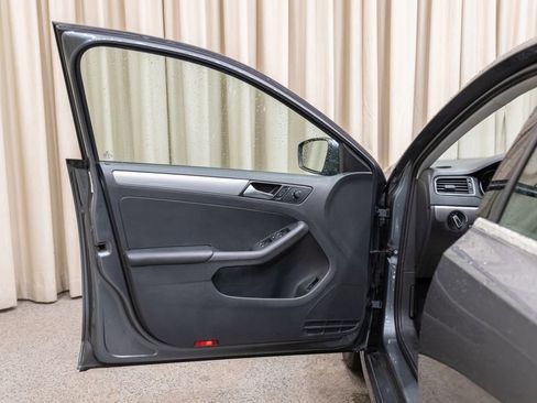 Used 2018 Volkswagen Jetta SE FWD image 8