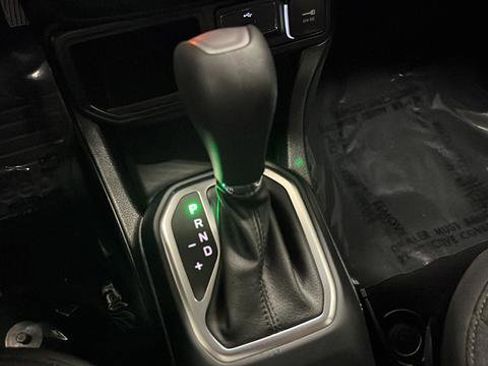 Used 2018 Jeep Renegade Altitude FWD image 18