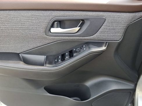 Used 2023 Nissan Rogue SV AWD/4WD image 12