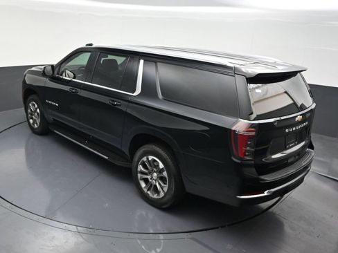 Used 2025 Chevrolet Suburban LT RWD image 19