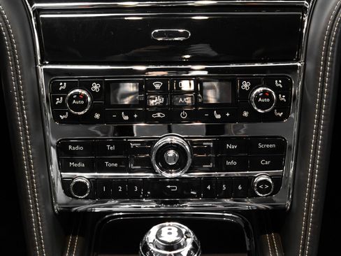 Used 2012 Bentley Mulsanne w/ Premiere Specification Pkg image 32