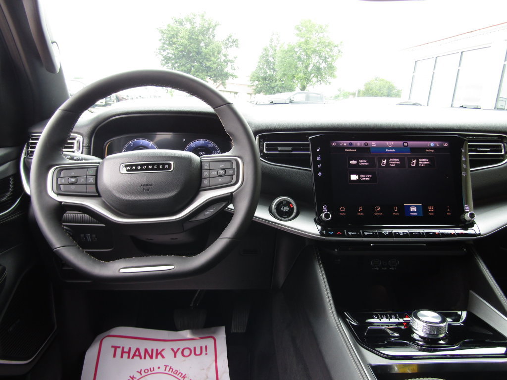 Used 2025 Jeep Wagoneer Series II AWD/4WD image 5
