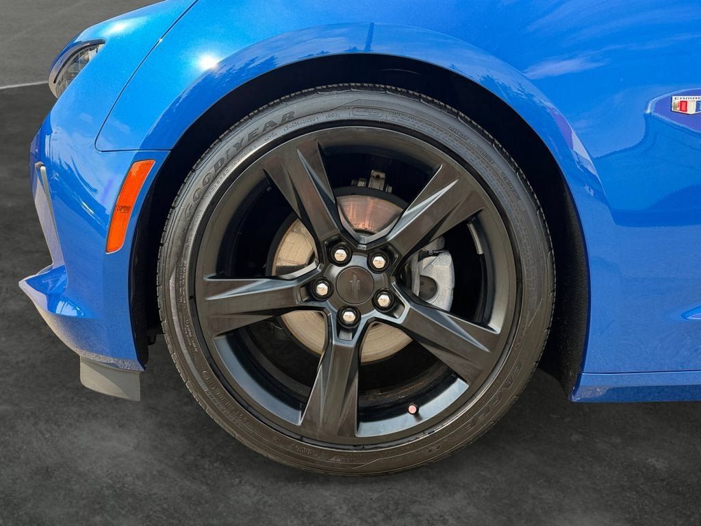 Used 2018 Chevrolet Camaro LT w/ RS Package RWD image 4