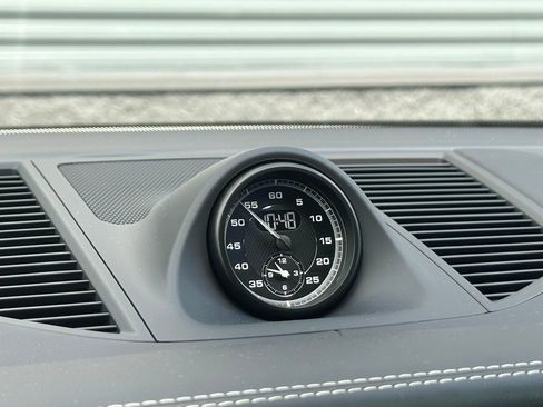 Used 2025 Porsche Macan Turbo image 33