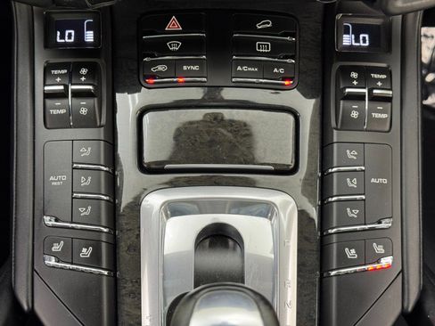 Used 2017 Porsche Cayenne Turbo image 28