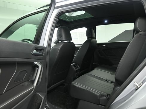 Used 2024 Volkswagen Tiguan SE R-Line image 19