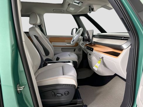 New 2025 Volkswagen ID. Buzz 1st Edition image 28