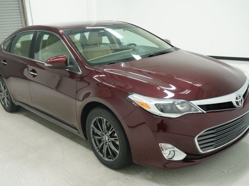 Used 2015 Toyota Avalon XLE FWD image 3