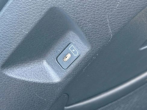 Used 2025 Kia Carnival image 34