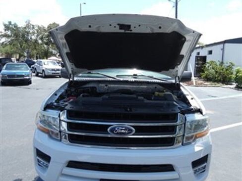 Used 2016 Ford Expedition XLT w/ Equipment Group 202A RWD image 6