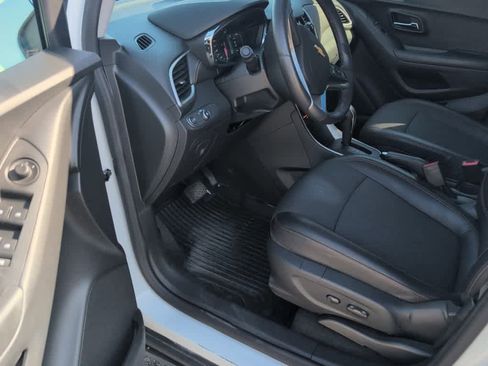 Used 2022 Chevrolet Trax LT w/ Driver Confidence Package AWD/4WD image 9