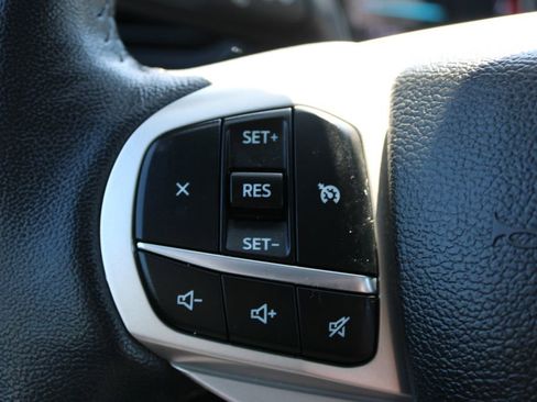 Used 2023 Ford Explorer XLT AWD/4WD image 37