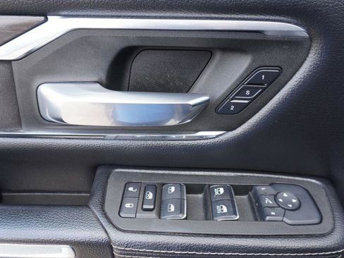 Used 2025 RAM 1500 Laramie AWD/4WD image 9