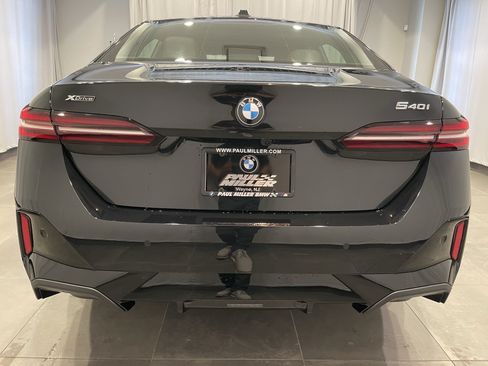 Used 2026 BMW 540i xDrive w/ M Sport Package AWD/4WD image 5
