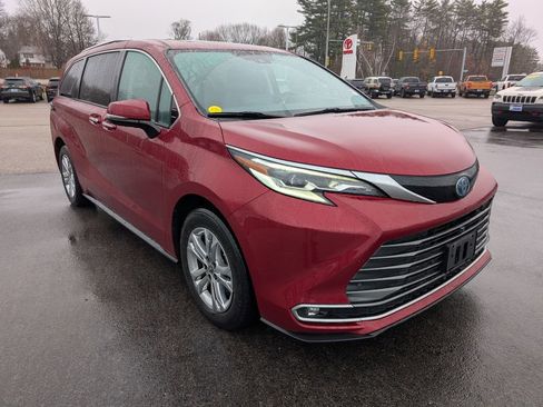 Used 2022 Toyota Sienna Platinum image 8