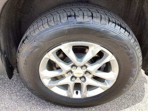 Used 2020 Chevrolet Traverse LT image 11