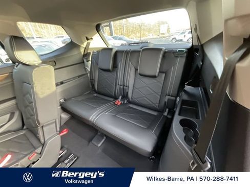 Certified 2025 Volkswagen Atlas SE AWD/4WD image 18