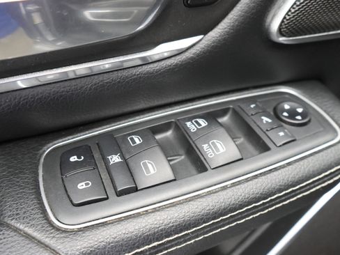 Used 2019 RAM 1500 Laramie AWD/4WD image 43