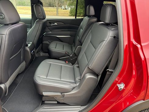 New 2026 Chevrolet Traverse LT image 17