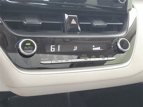 Used 2020 Toyota Corolla LE w/ LE Premium Package image 29