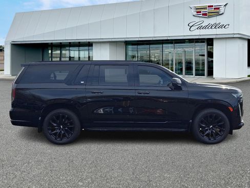 Certified 2022 Cadillac Escalade ESV Sport w/ LPO, ONYX Package AWD/4WD image 6