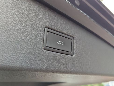 Certified 2024 Volkswagen Tiguan SE image 30