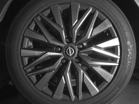 Used 2025 Nissan Altima 2.5 SV FWD image 14