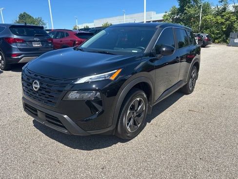 Used 2026 Nissan Rogue SV w/ Cold Weather Package AWD/4WD image 1